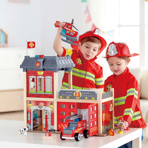 Fire station wooden toy Hape Cheza Plus