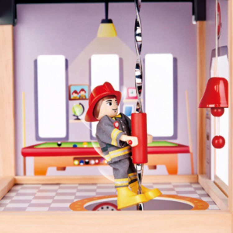 Fire station wooden toy Hape Cheza Plus
