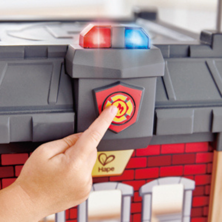 Fire station wooden toy Hape Cheza Plus