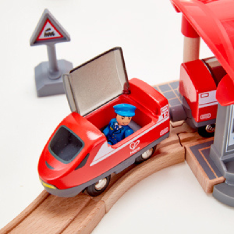 Educational train toy supporting fine motor and problem solving